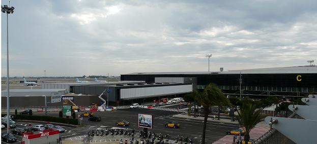 Exterior de l'ampliació de la terminal C de l'aeroport del Prat (Juny de 2008)